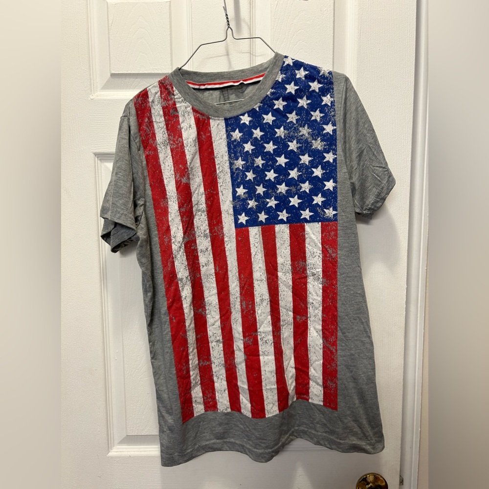 Men’s large American Flag tshirt